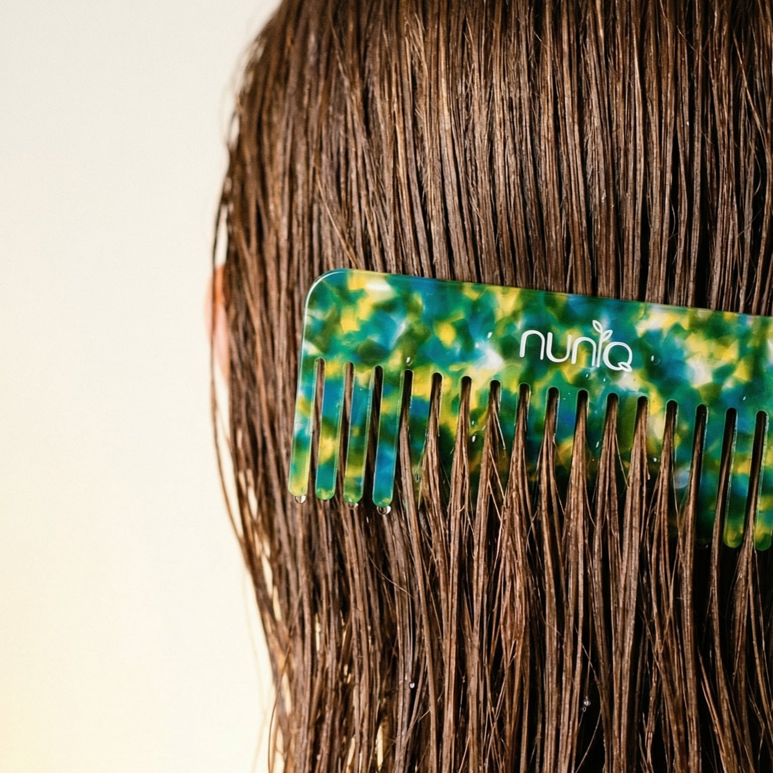 comb iserted on woman&