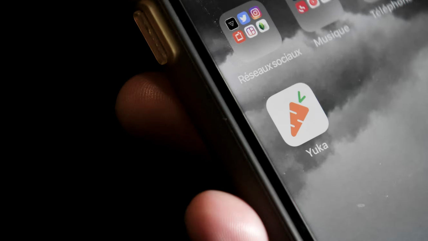 Close-up of a smartphone scanning a beauty product ingredient list, illustrating transparency in clean beauty thanks to Yuka.