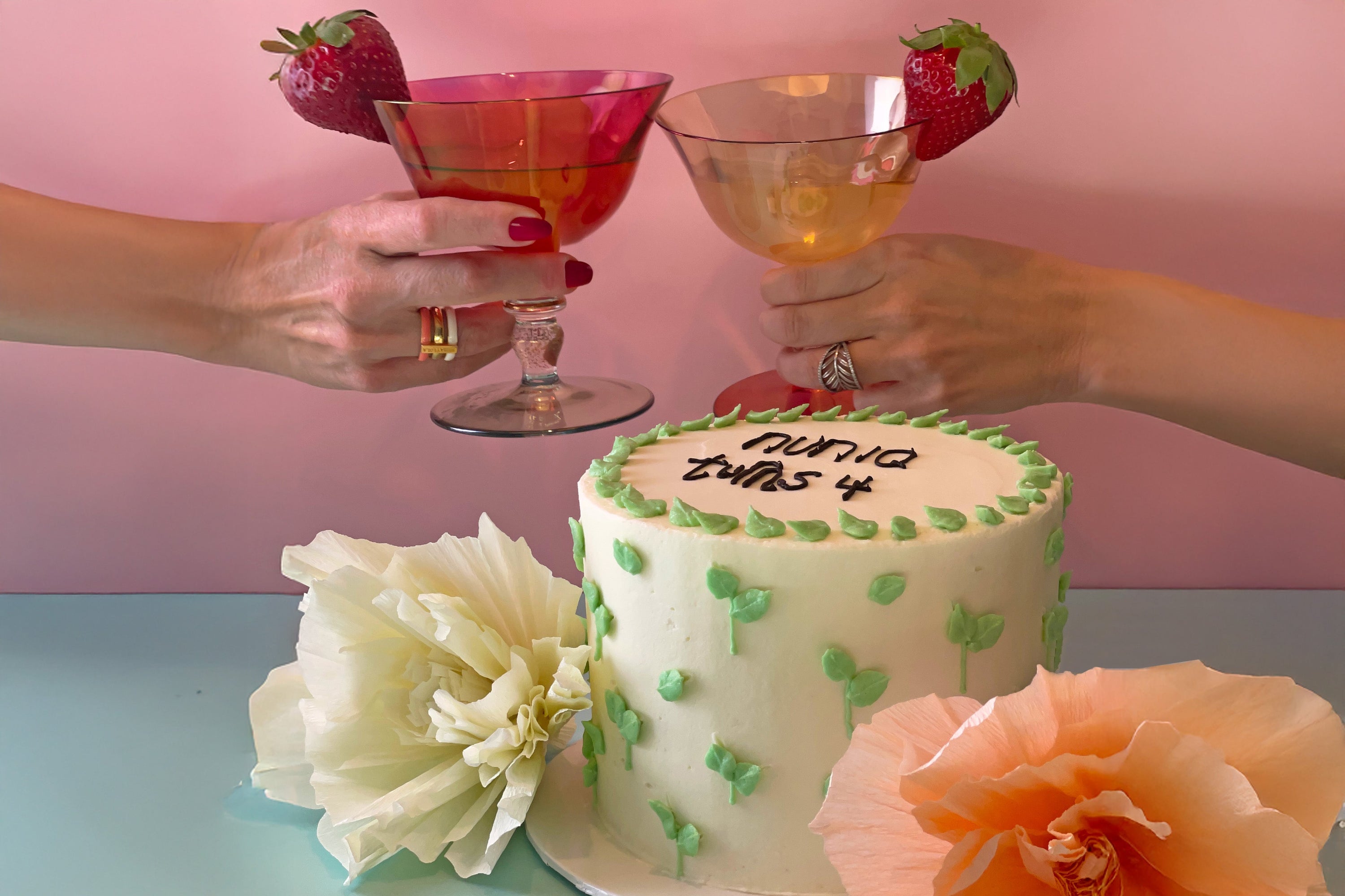 Carmen Escaño and Silvia Márquez toasting with a 4-year anniversary cake celebrating Nuniq’s entrepreneurial journey.