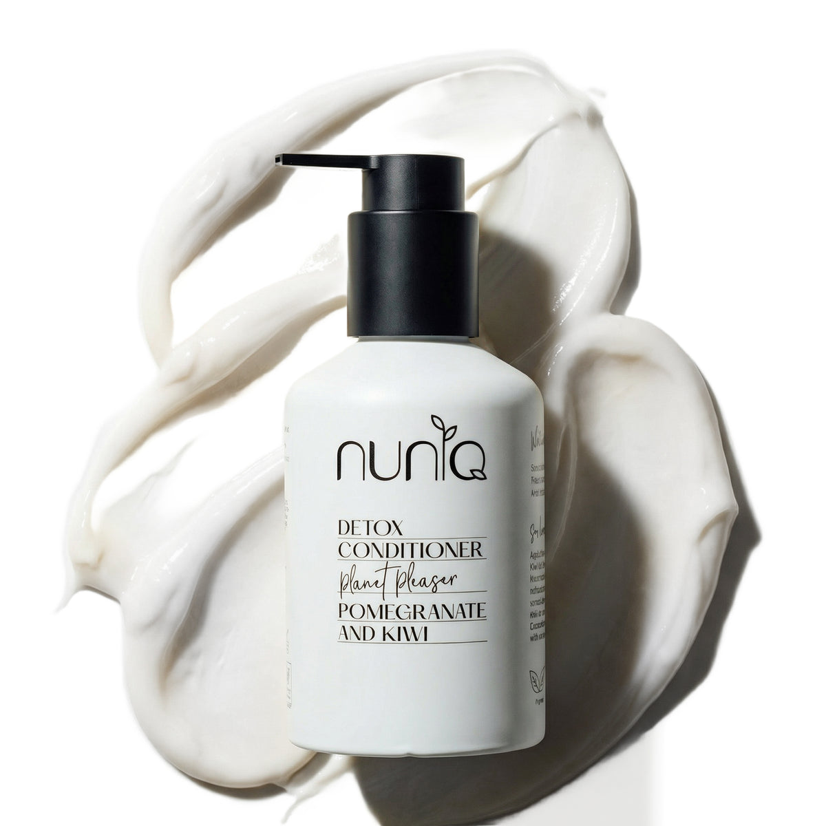 Creamy silicone-free conditioner texture for dry hair